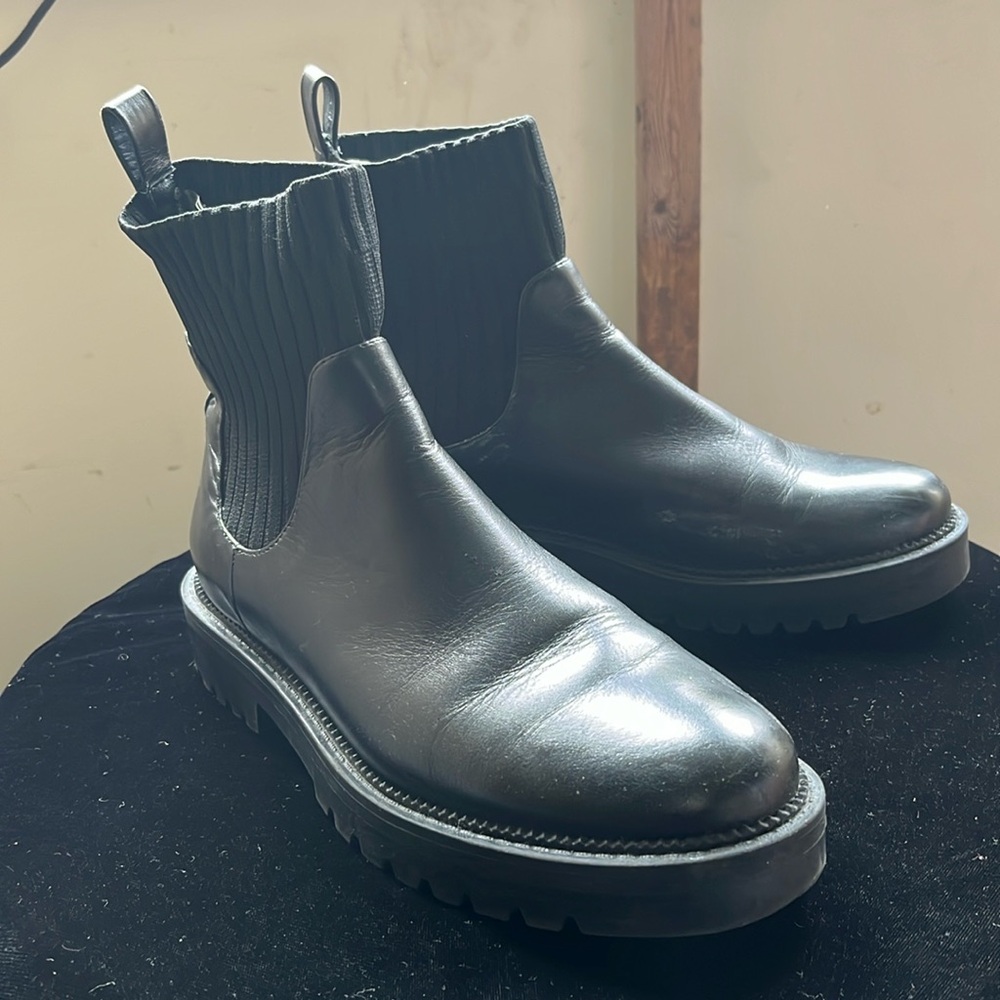 Woman’s black ankle boot size 8-1/2